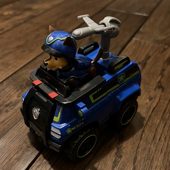 Paw Patrol Chase’s Deluxe Vehicle and Rescue Center Playset - Picture 6 of 14